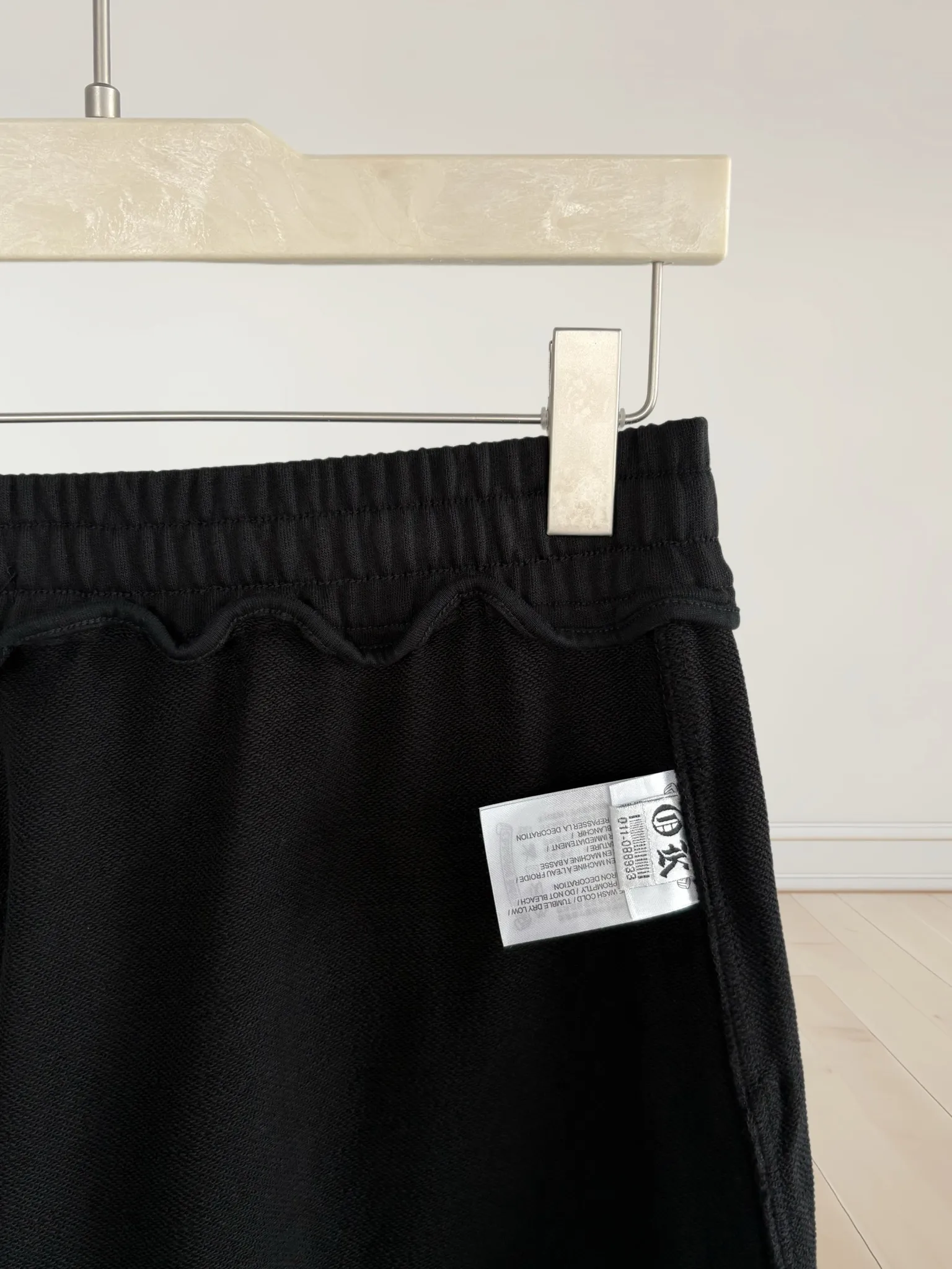 P270 [High Quality] Chrome Hearts Embroidered Horseshoe Rivets🪡+Watermark Letters‼ ️Autumn and winter straight sweatshirt trousers *Customized 420g terry cotton fabric, soft, skin-friendly and comfortable *Embroidery process: horseshoe print + rivet embroidery *A very simple and elegant classic continuation, both in terms of upper body comfort, it is unparalleled, interpreting your luxury and taste, creating your fashionable style and charm. Three complete standards. Same style for men and women. 𝐂𝐎𝐋𝐎𝐔𝐑: Black 𝐒𝐈𝐙𝐄: S-XL